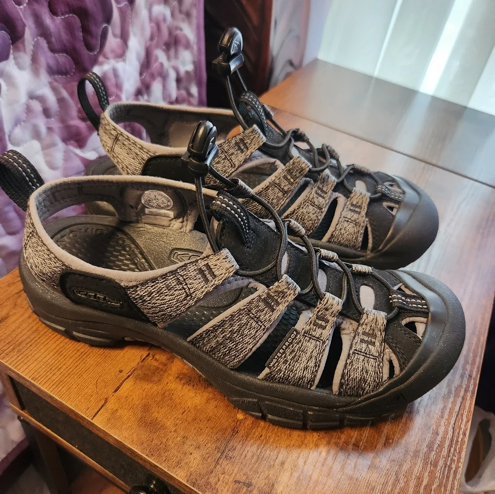 Keen Newport H2 Sandals Size 7
